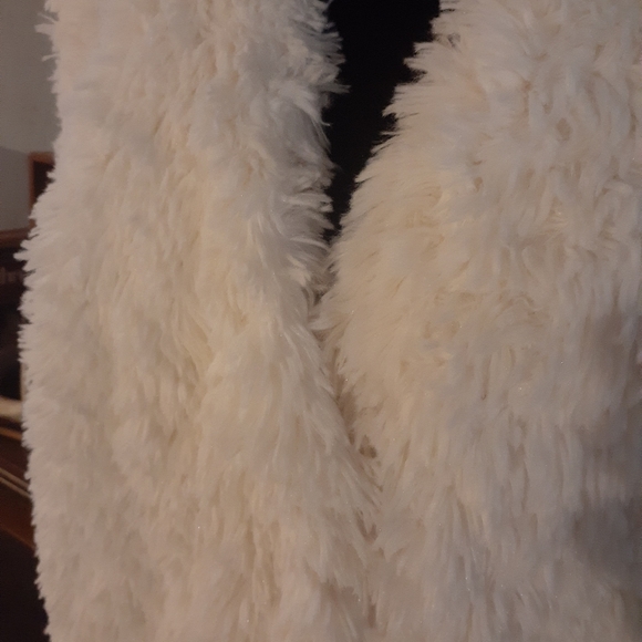 Boho Faux Fur Vest - Picture 2 of 5